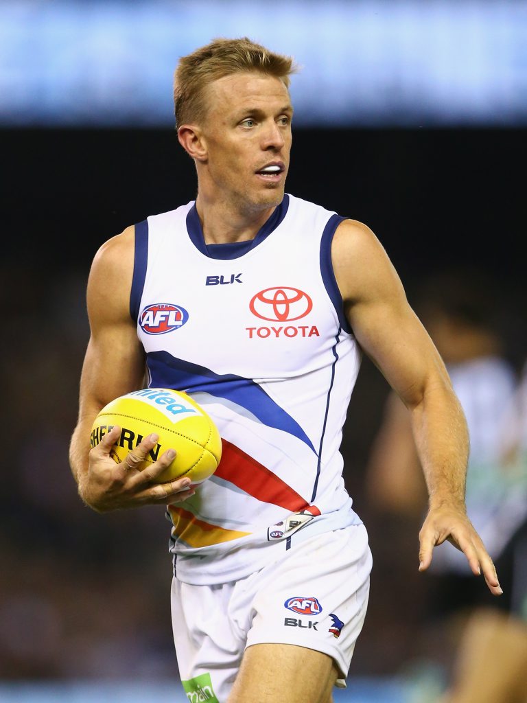 MELBOURNE, AUSTRALIA - APRIL 11: Nathan Van Berlo of the Crows controls the ball during the round two AFL match between the Collingwood Magpies and the Adelaide Crows at Etihad Stadium on April 11, 2015 in Melbourne, Australia. (Photo by Robert Cianflone/Getty Images) MELBOURNE, AUSTRALIA - APRIL 11: Nathan Van Berlo of the Crows controls the ball during the round two AFL match between the Collingwood Magpies and the Adelaide Crows at Etihad Stadium on April 11, 2015 in Melbourne, Australia. (Photo by Robert Cianflone/Getty Images)